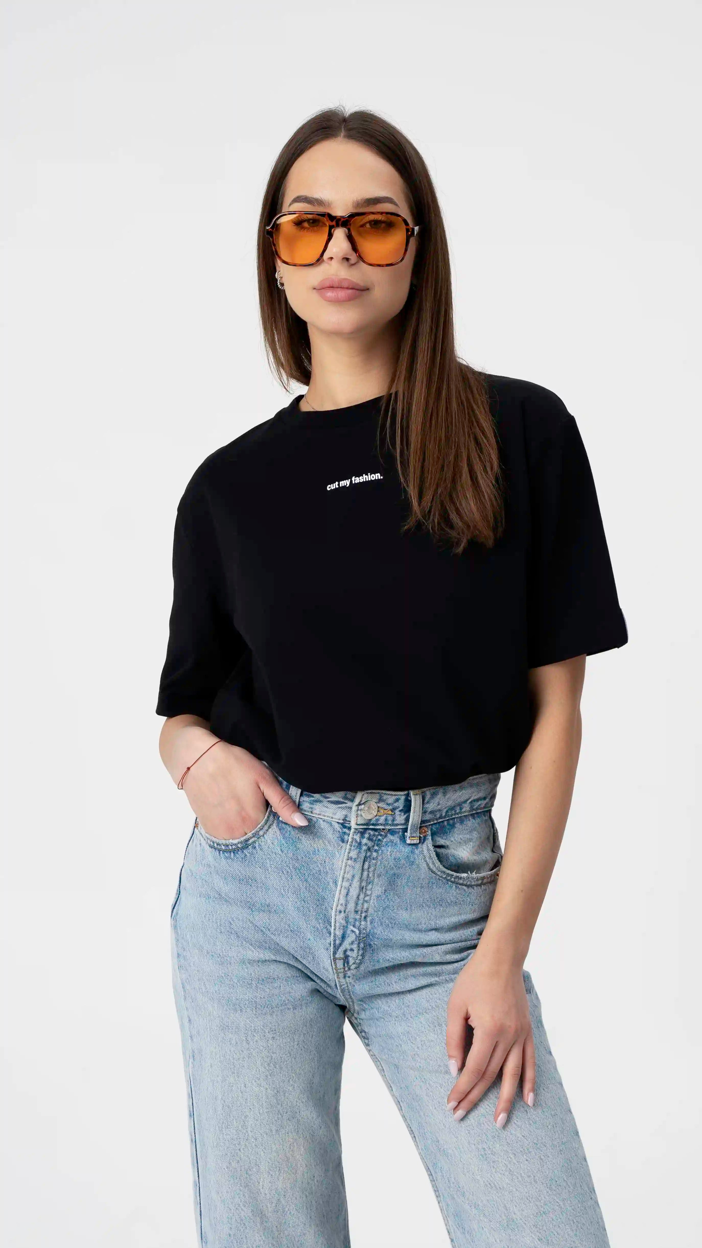 Our premium oversized women’s T-shirts are the perfect choice for those seeking quality and style. These T-shirts stand out for their durability and resistance to washing, so you can wear them for more than just one season. Choose a T-shirt that is worth every euro spent.