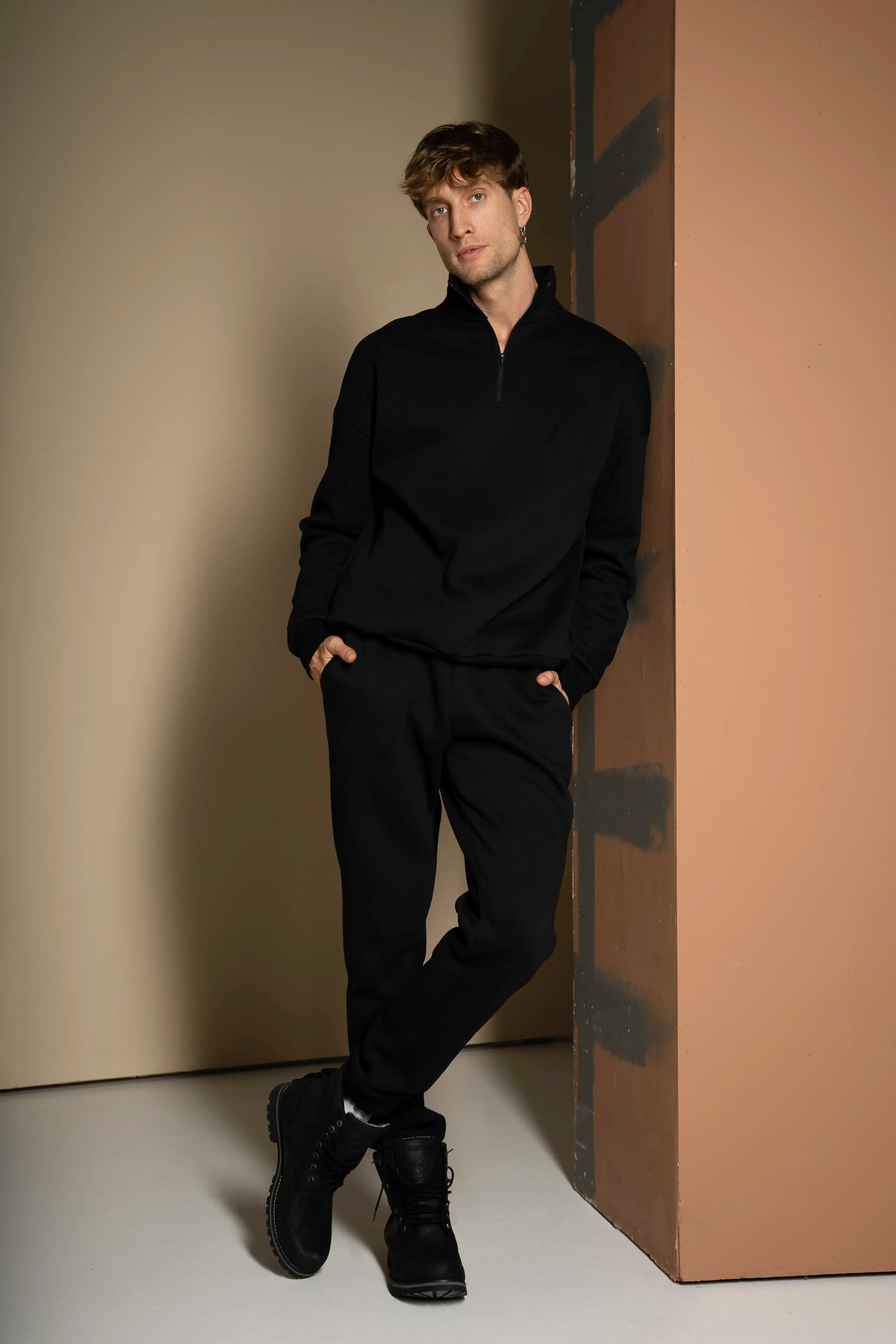 Black men’s tracksuit from cutmyfashion, designed for everyday wear, relaxation, and walks in nature.