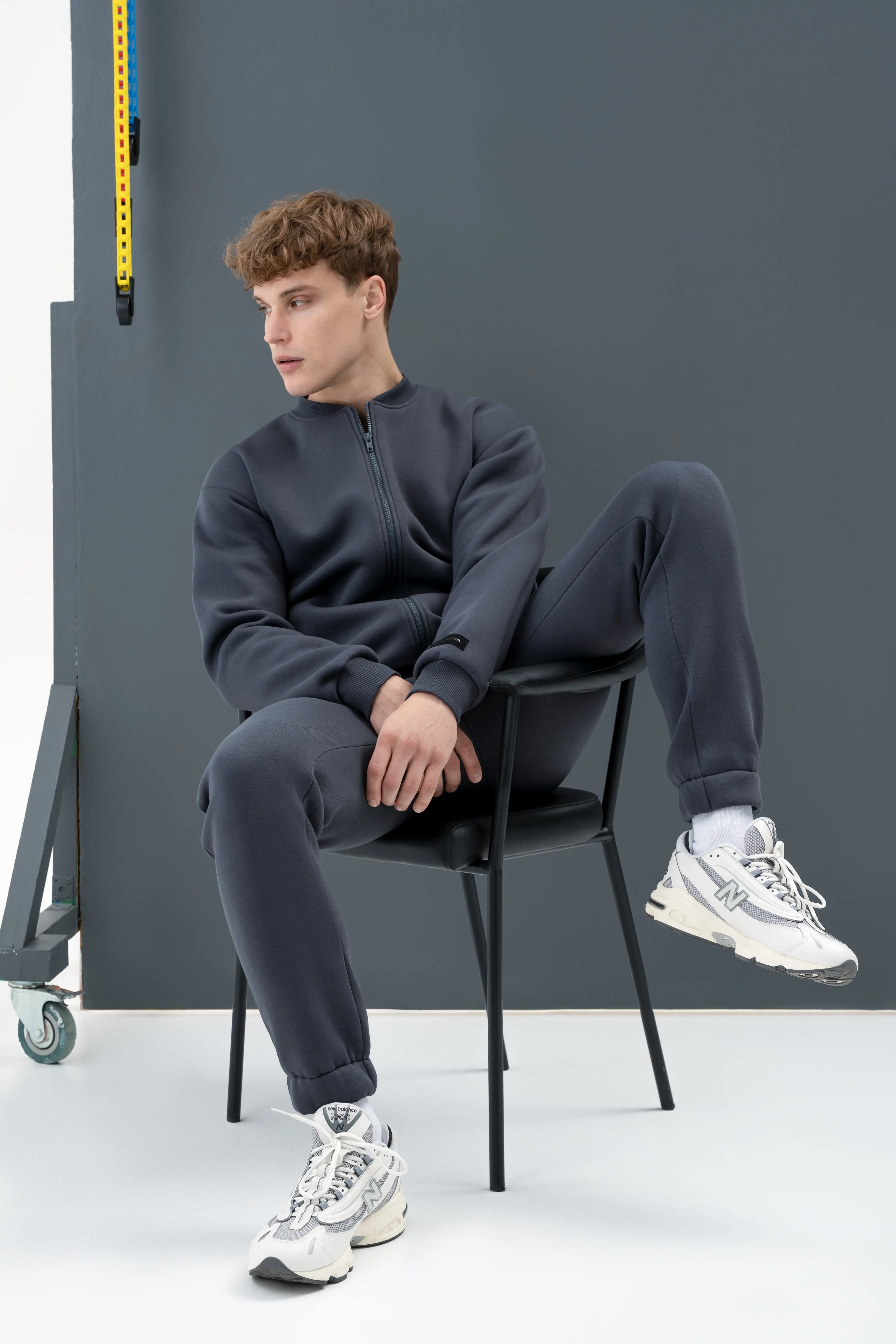 A modern men’s graphite tracksuit from cutmyfashion, easy to wear both at home and in the city.