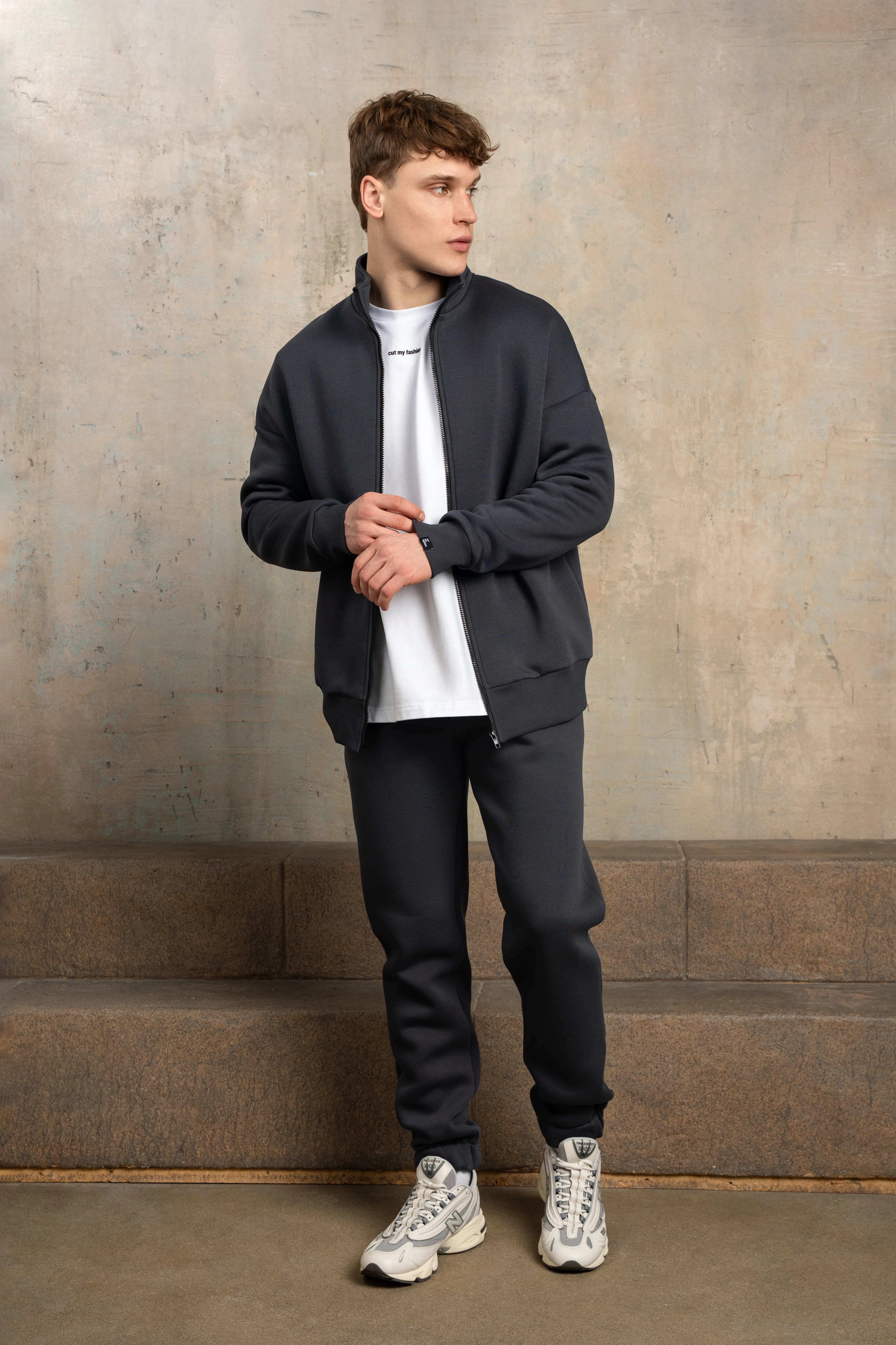 Iron metalo spalvos treningas su aukštu kaklu, funkcionalus skirtingo ūgio vyrams.