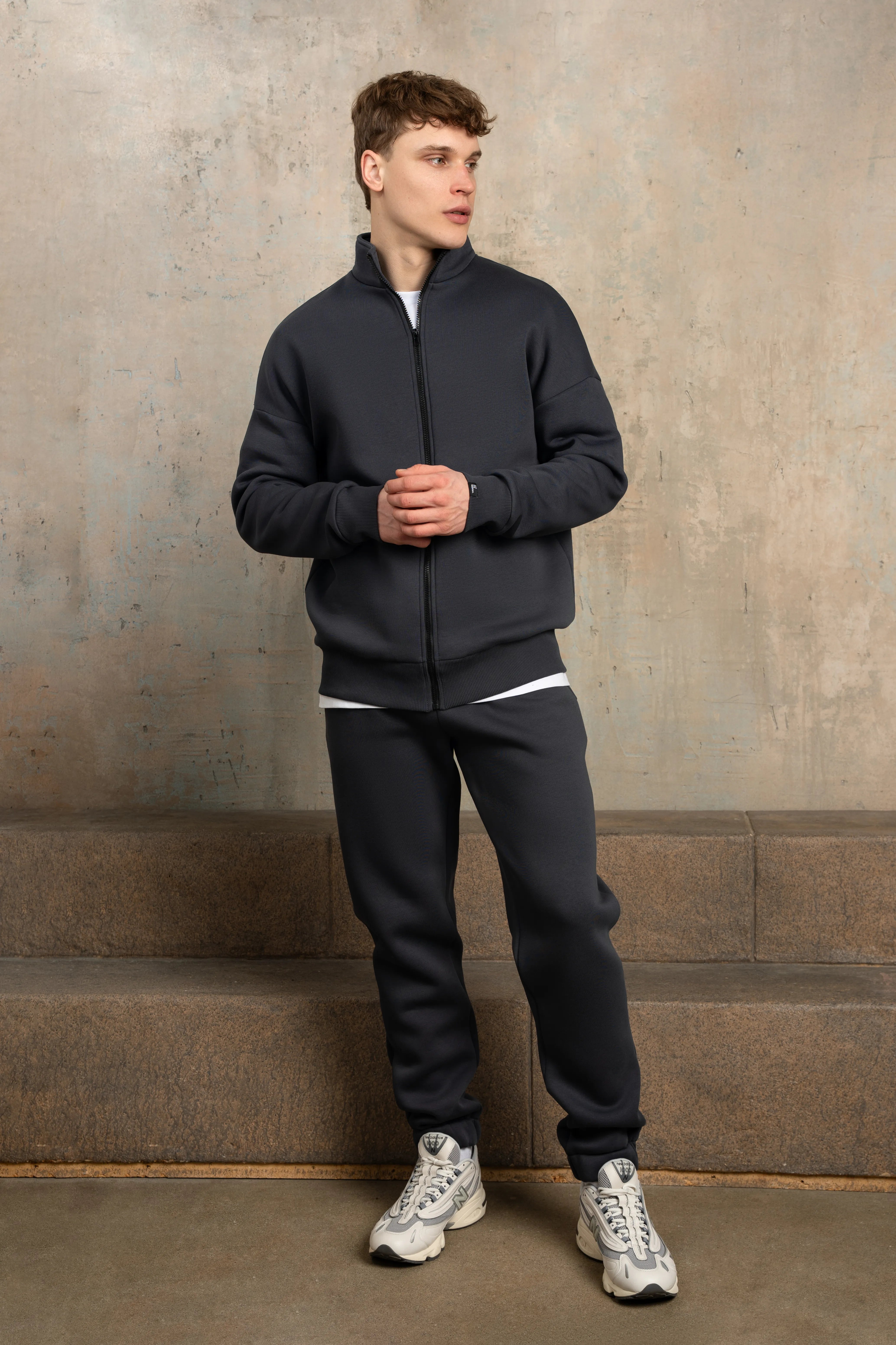 Iron metalo treningas su užtrauktuku per visą džemperį, komfortiškas aktyvioms atostogoms.