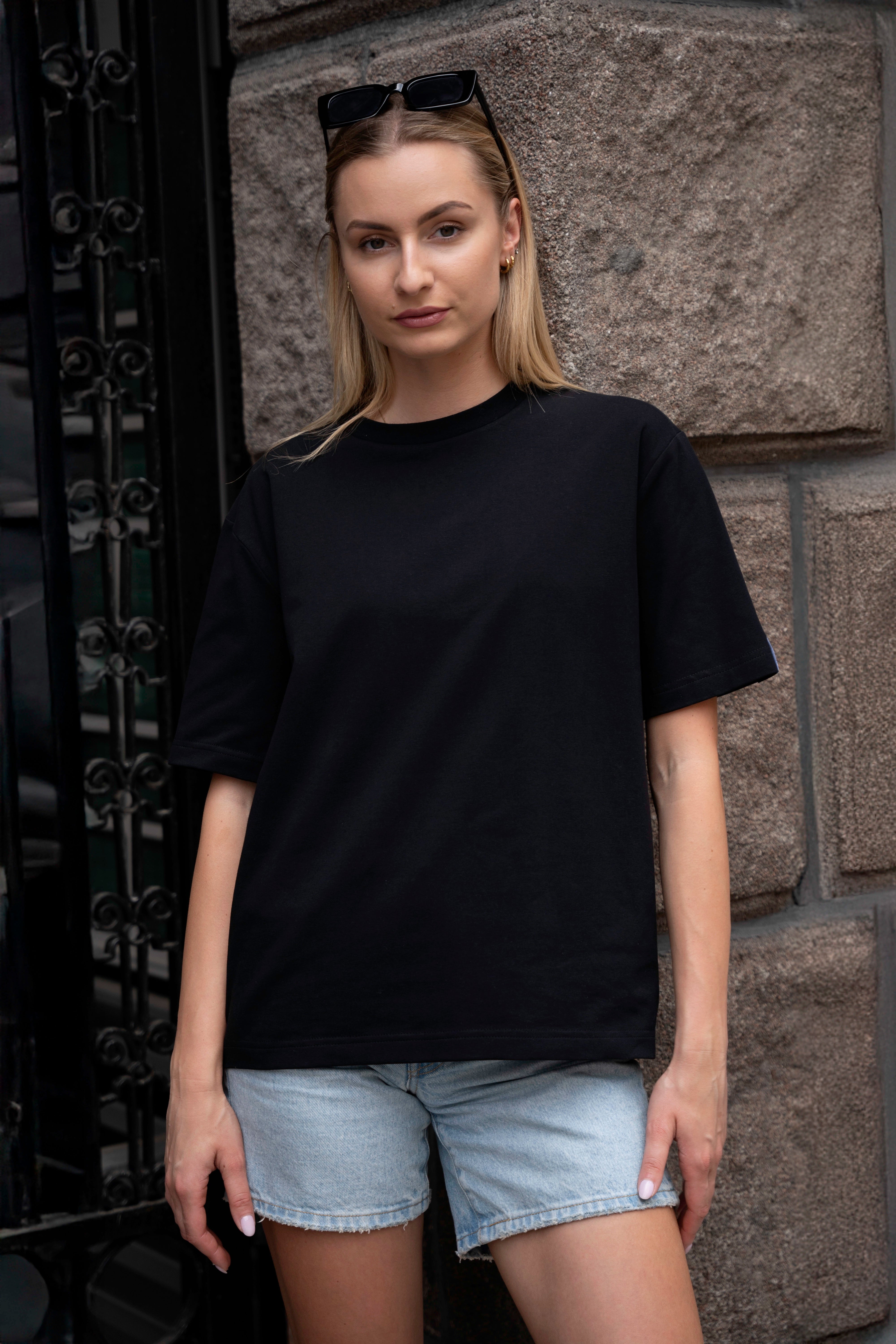 Juodi moteriški oversized marškinėliai