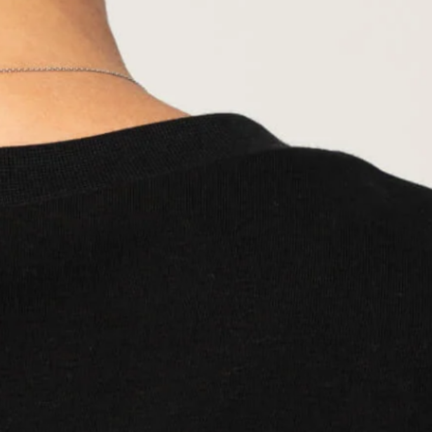 Juodos spalvos marskineliai