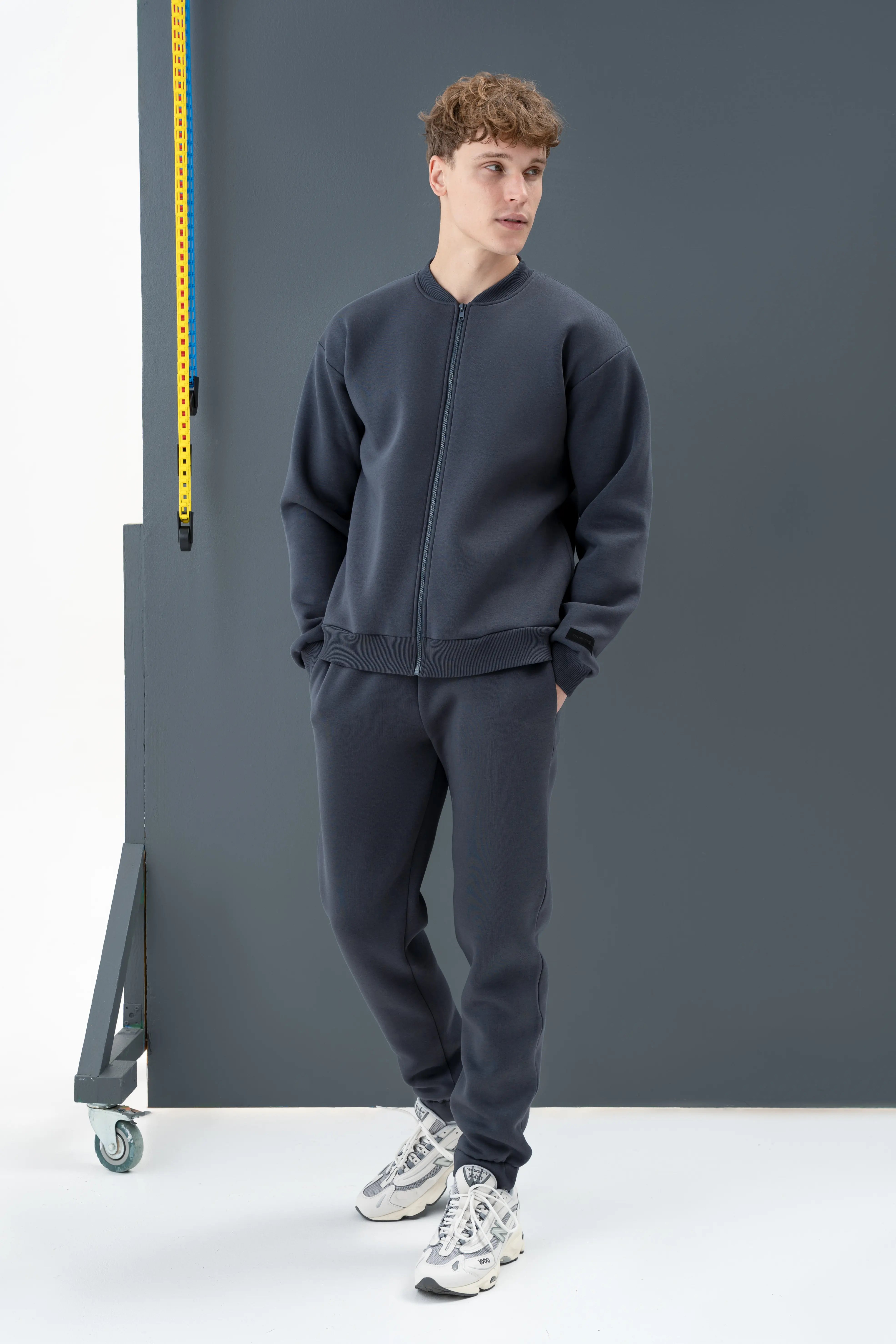 A graphite grey men’s tracksuit from cutmyfashion, designed for city walks and relaxation.
