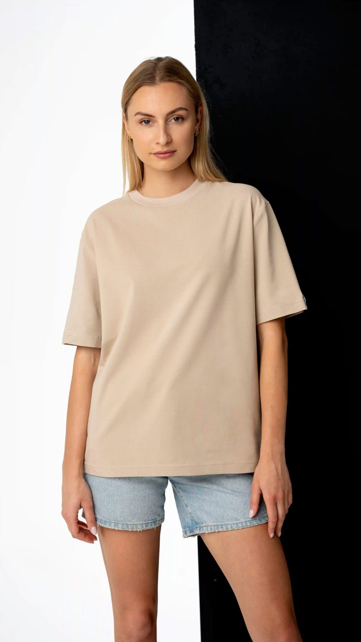 Oversized moteriški marškinėliai CMF481