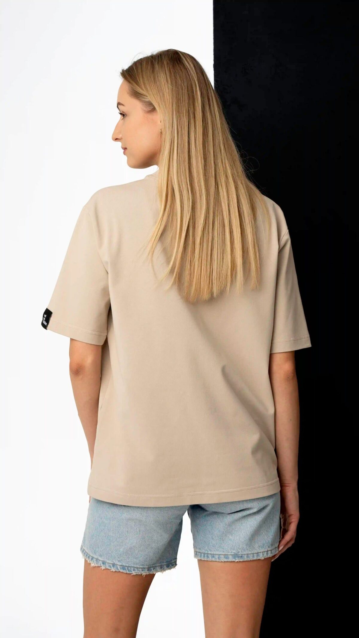 Oversized moteriški marškinėliai CMF481 - Image 4