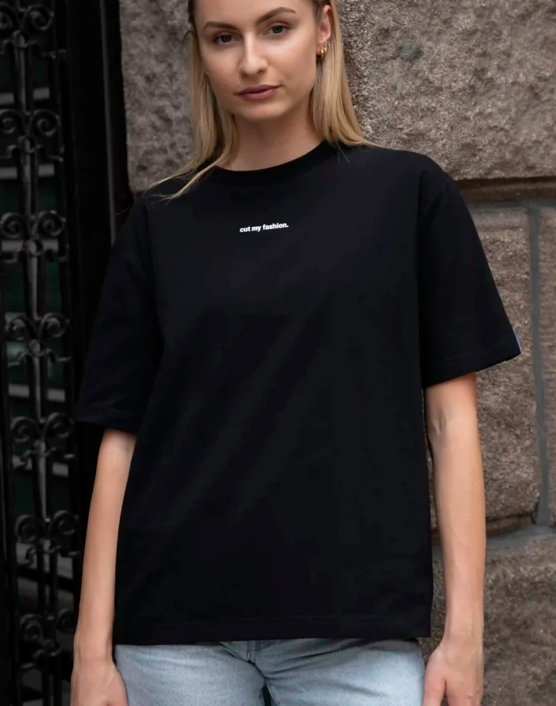 Juodi oversized moteriški marškinėliai CMF484